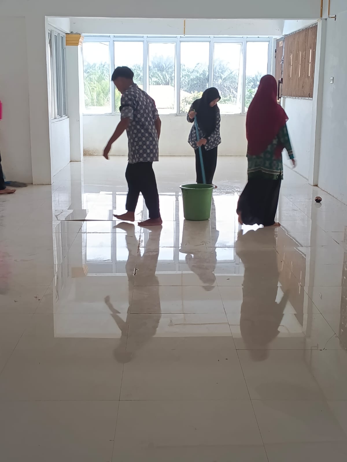 Dokumentasi kegiatan Gerakan Bersih-Bersih Masjid di Masjid Al Hidayah Pada Pondok Pesantren Tahfidz Nur Hidayah