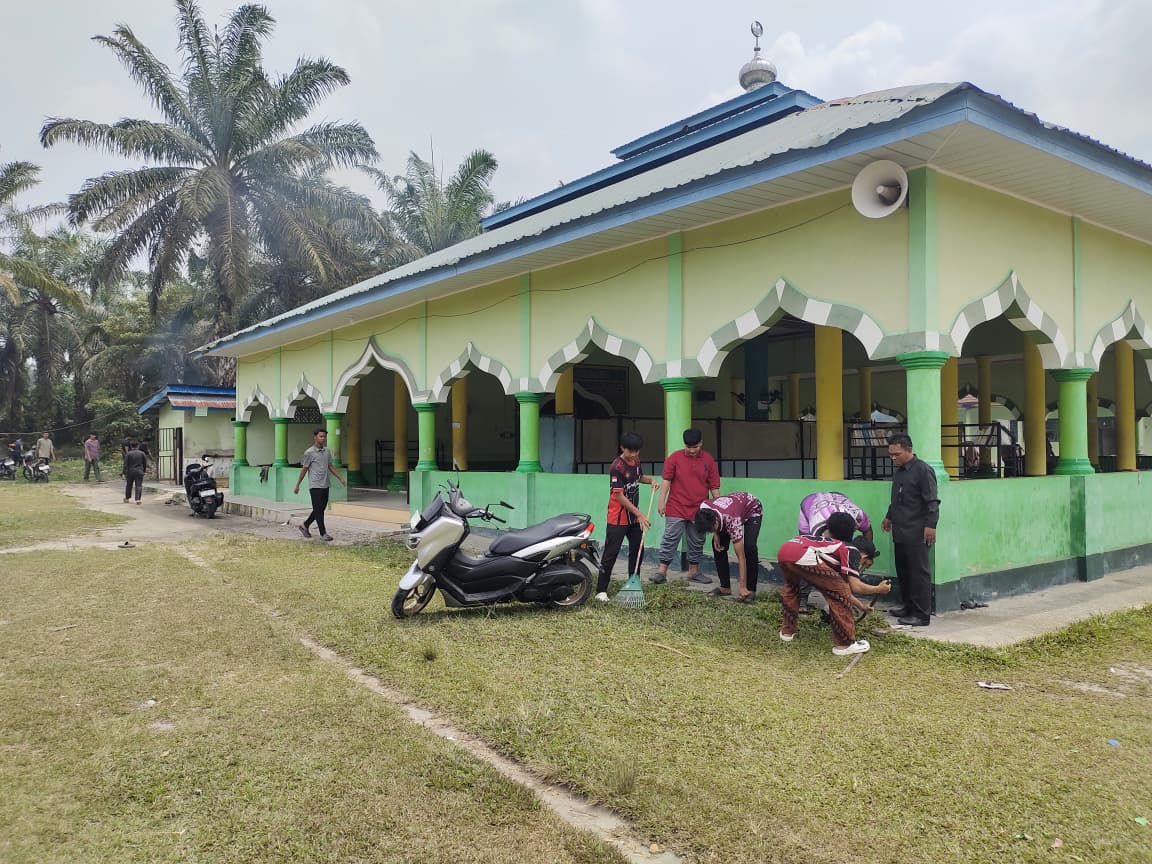 Dokumentasi kegiatan BERSIH BERSIH MASJID JAMI' ITTIHADUL MUSLIMIN