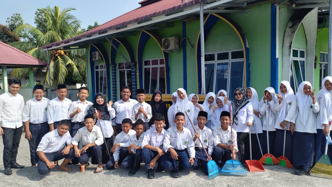 Dokumentasi kegiatan Gerakan Bersih-Bersih Masjid