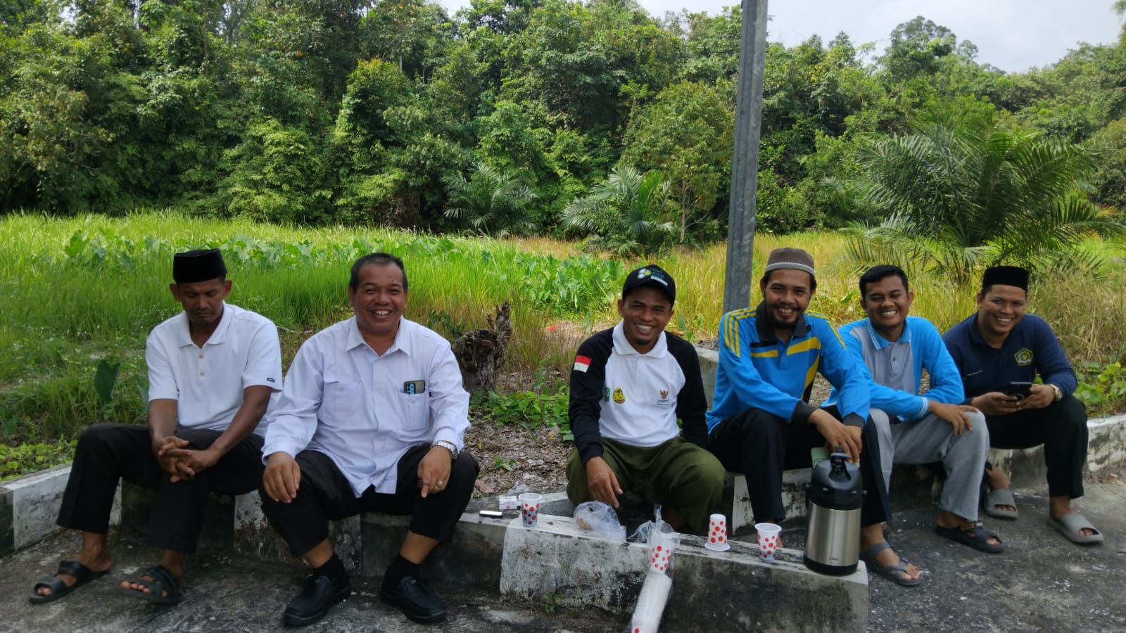 Dokumentasi kegiatan Gerakan Bersih-bersih Masjid