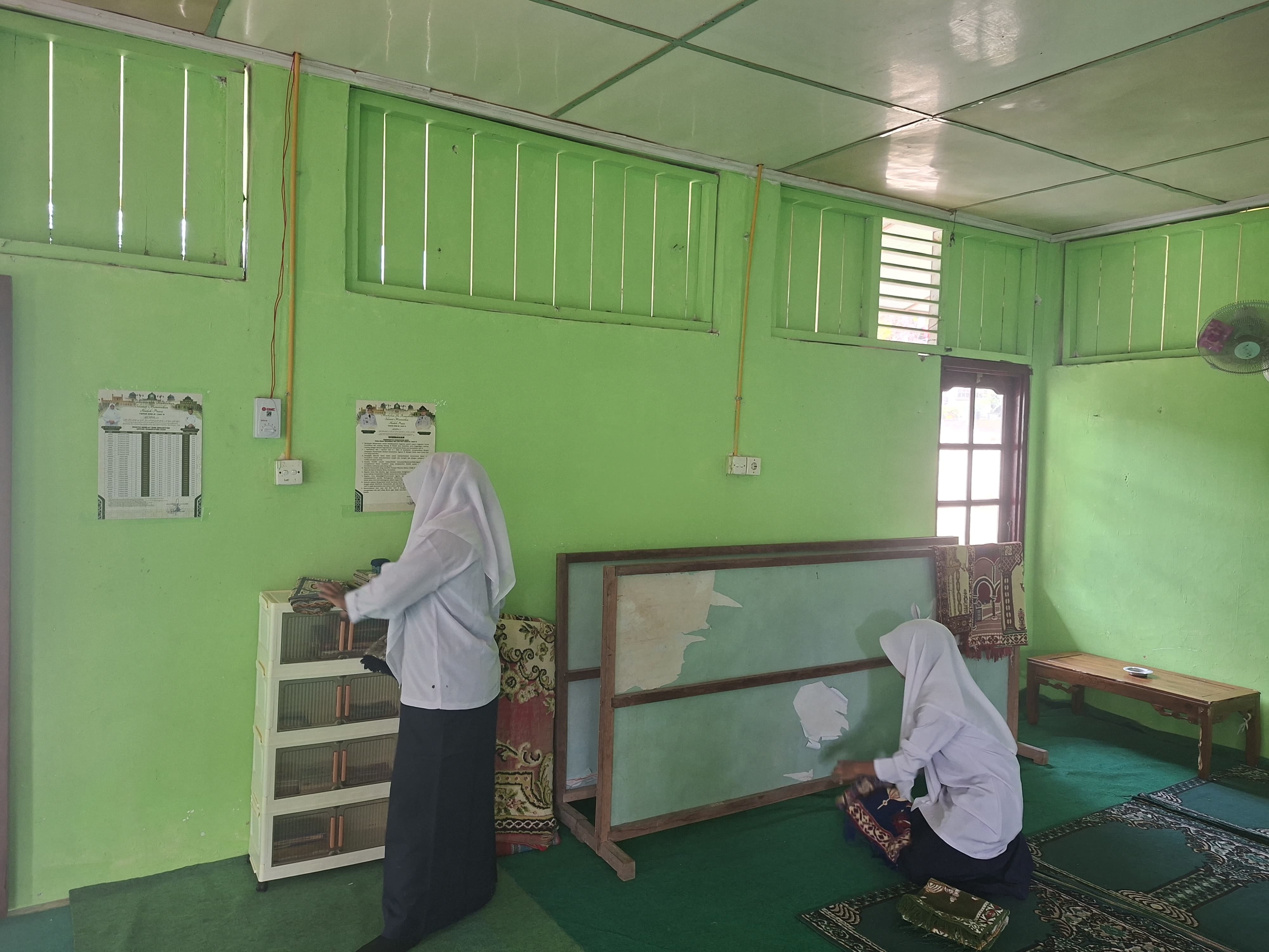 Dokumentasi kegiatan GERAKAN BERSIH-BERSIH MASJID DAN MUSHOLLA DI MASJID AT-TAQWA DAN MUSHOLLA MIFTAHUL HUDA