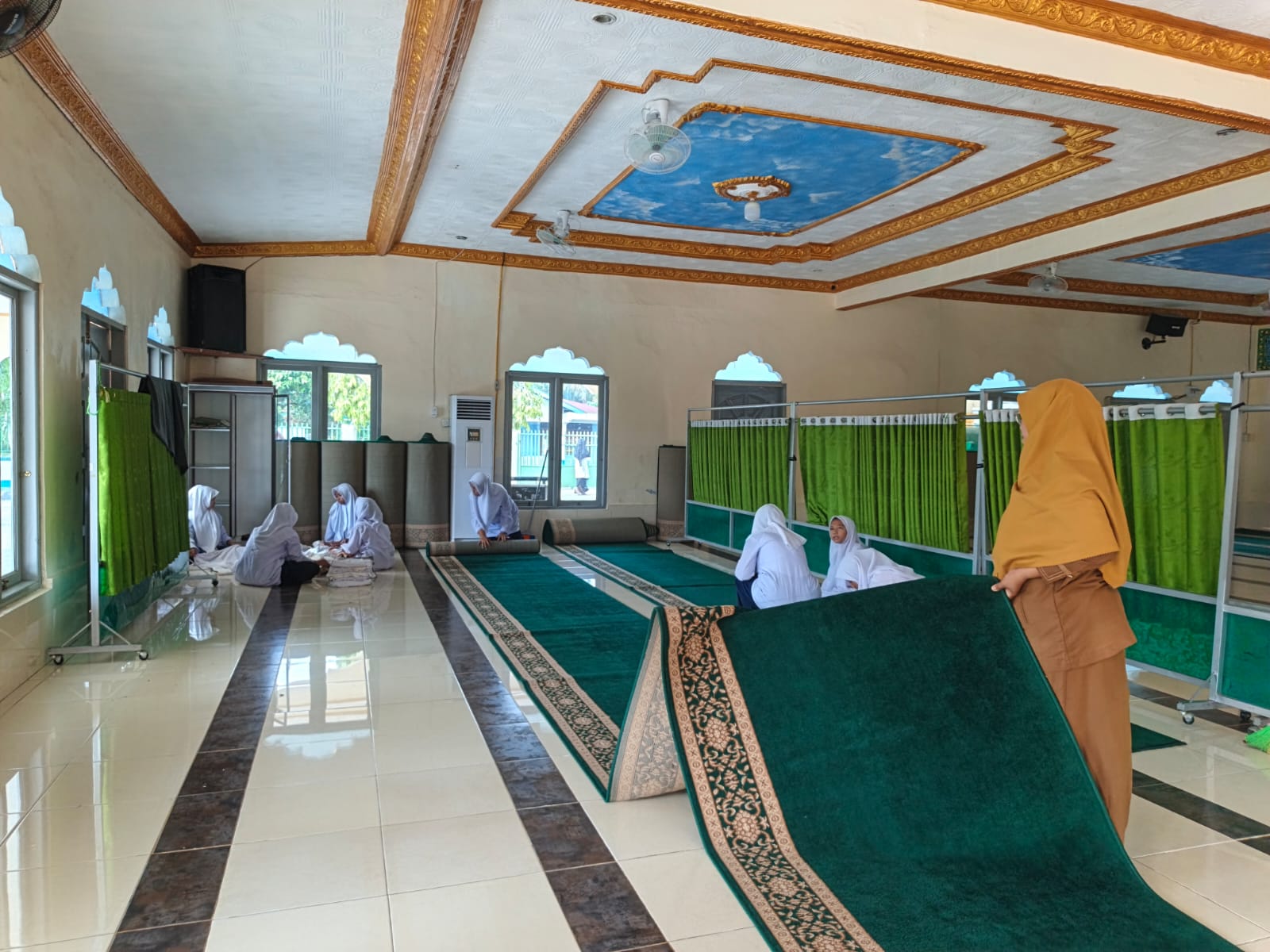 Dokumentasi kegiatan GERAKAN BERSIH-BERSIH MASJID DAN MUSHOLLA DI MASJID AT-TAQWA DAN MUSHOLLA MIFTAHUL HUDA