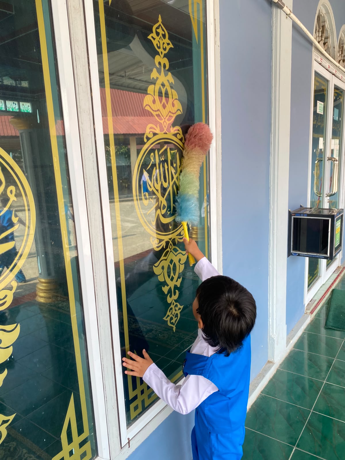 Gerakan Bersih-Bersih Masjid di MESJID MUHAJIRIN, Kecamatan Sungai Apit — Aksi WARGA MADRASAH RA MADANI