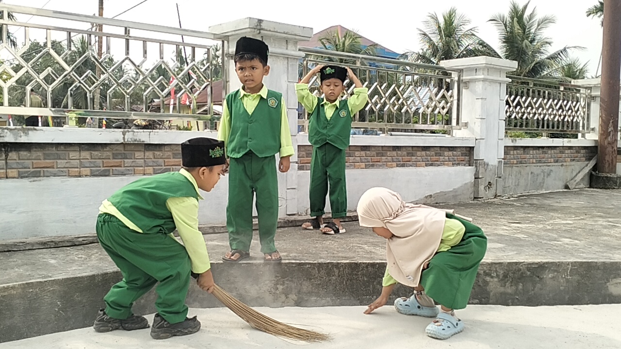 Dokumentasi kegiatan Gerakan Bersih-Bersih Masjid di Masjid Baiturrahman Sabak Permai