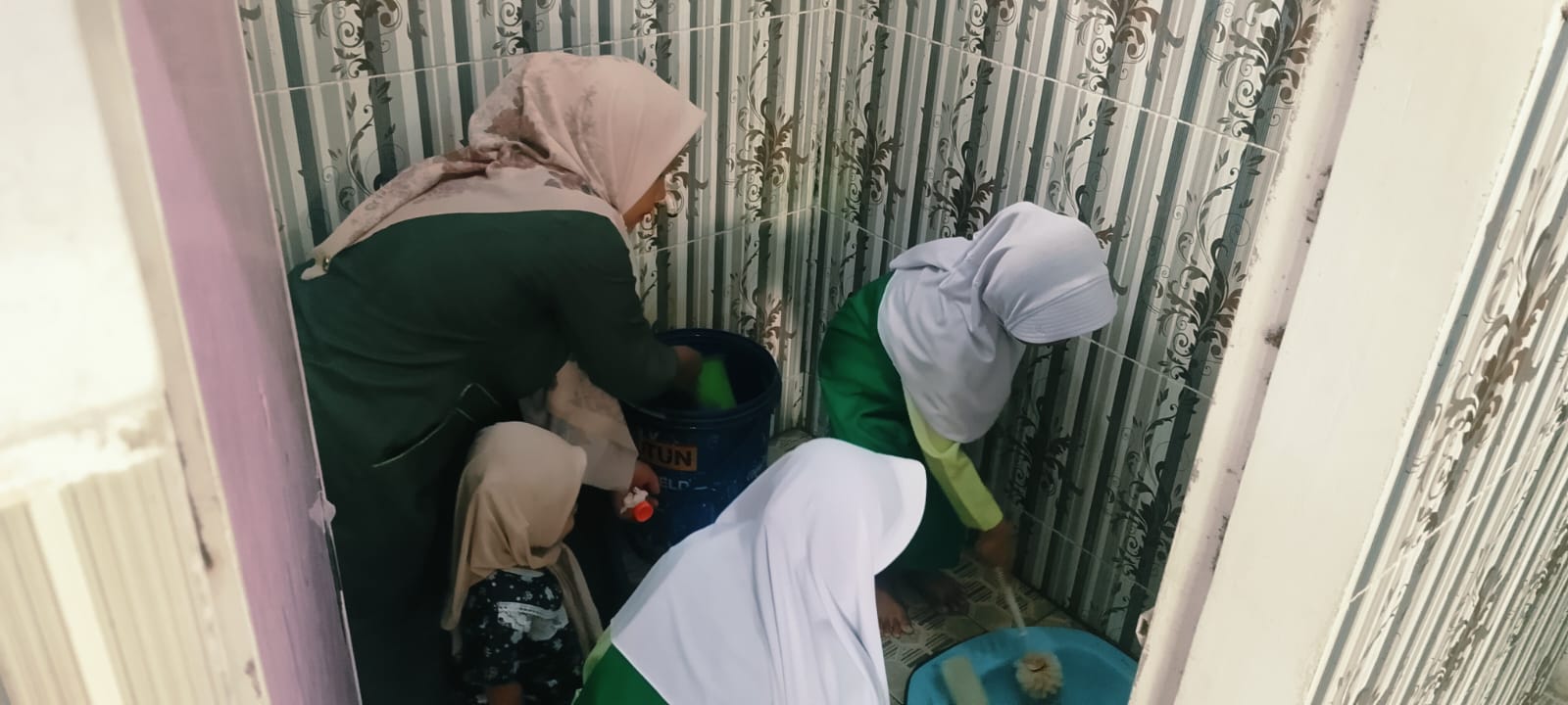 Dokumentasi kegiatan Gerakan Bersih-Bersih Masjid di Masjid Baiturrahman Sabak Permai