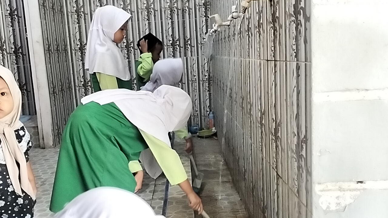 Dokumentasi kegiatan Gerakan Bersih-Bersih Masjid di Masjid Baiturrahman Sabak Permai