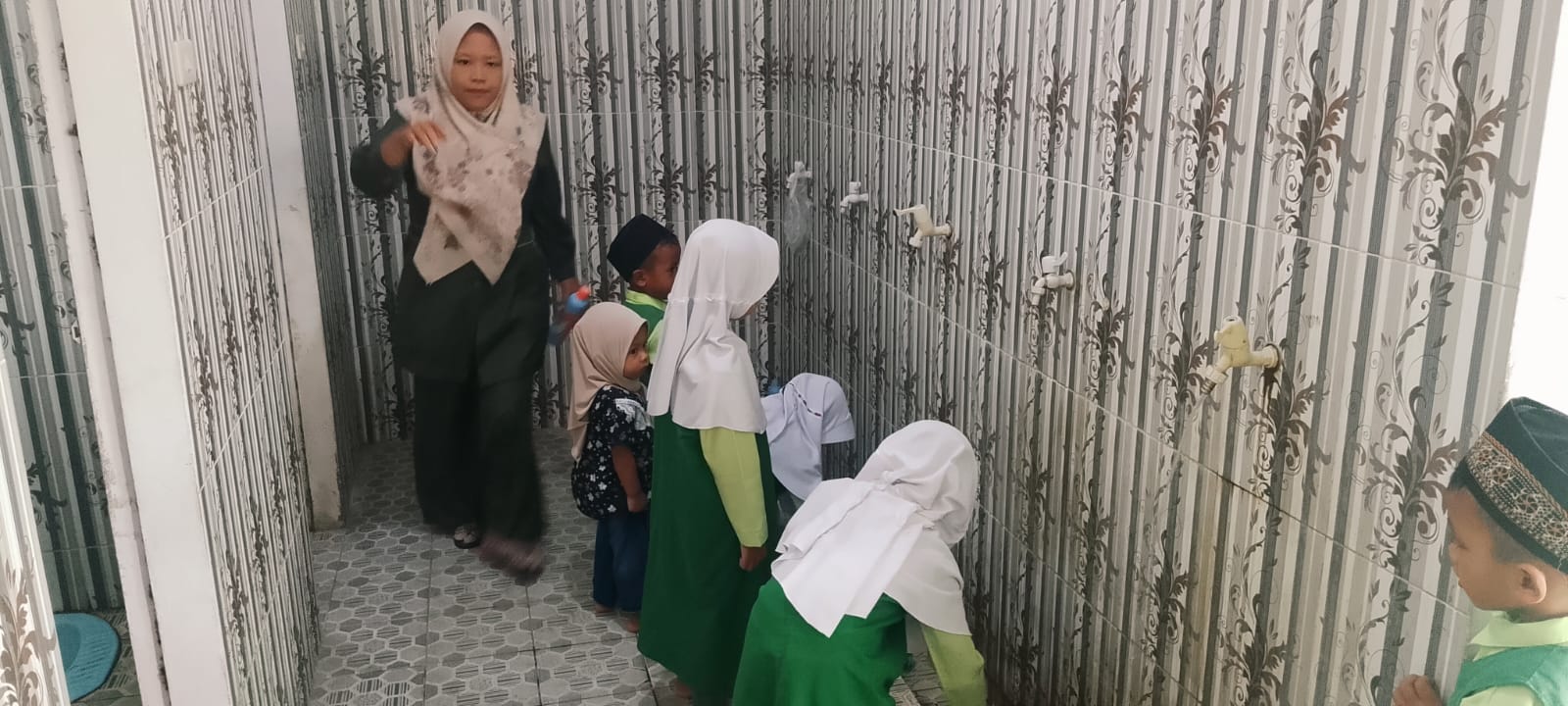 Dokumentasi kegiatan Gerakan Bersih-Bersih Masjid di Masjid Baiturrahman Sabak Permai