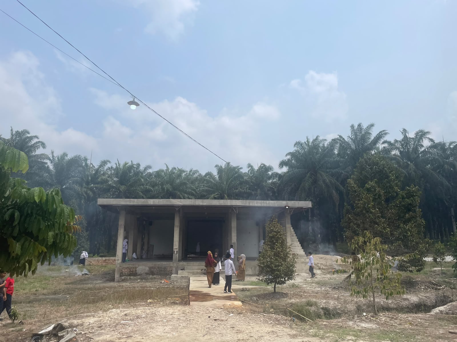Gerakan Penghijauan di Mushalla Ad-Diin Ponpes Nurul Haq Assalafiyah Jl. Puskesmas Lubuk Dalam, Kel. Rawang Kao Barat, Kec. Lubuk Dalam, Kab. Siak, Kecamatan Lubuk Dalam — Aksi Kegiatan GEBER MAS di Musholla Ad-Diin Ponpes Nurul Haq Assalafiyah di Kampung Rawang Kao Barat, Kec. Lubuk Dalam, Kab. Siak