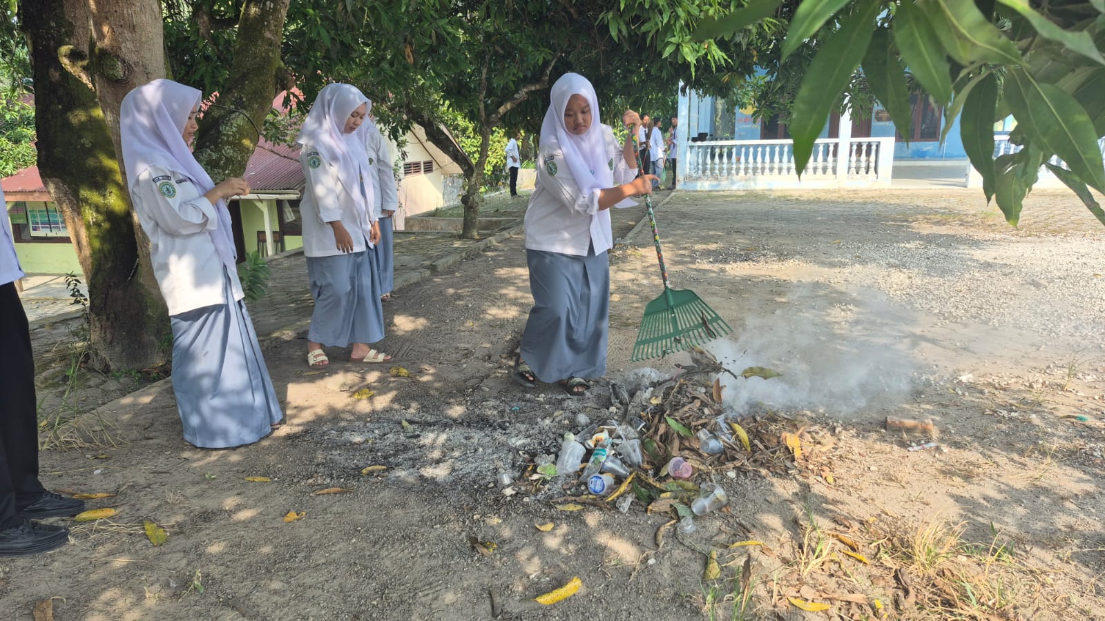Dokumentasi kegiatan GERAK BERSIH-BERSIH MASJID DI MASJID NURUL HUDA KECAMATAN KERINCI KANAN