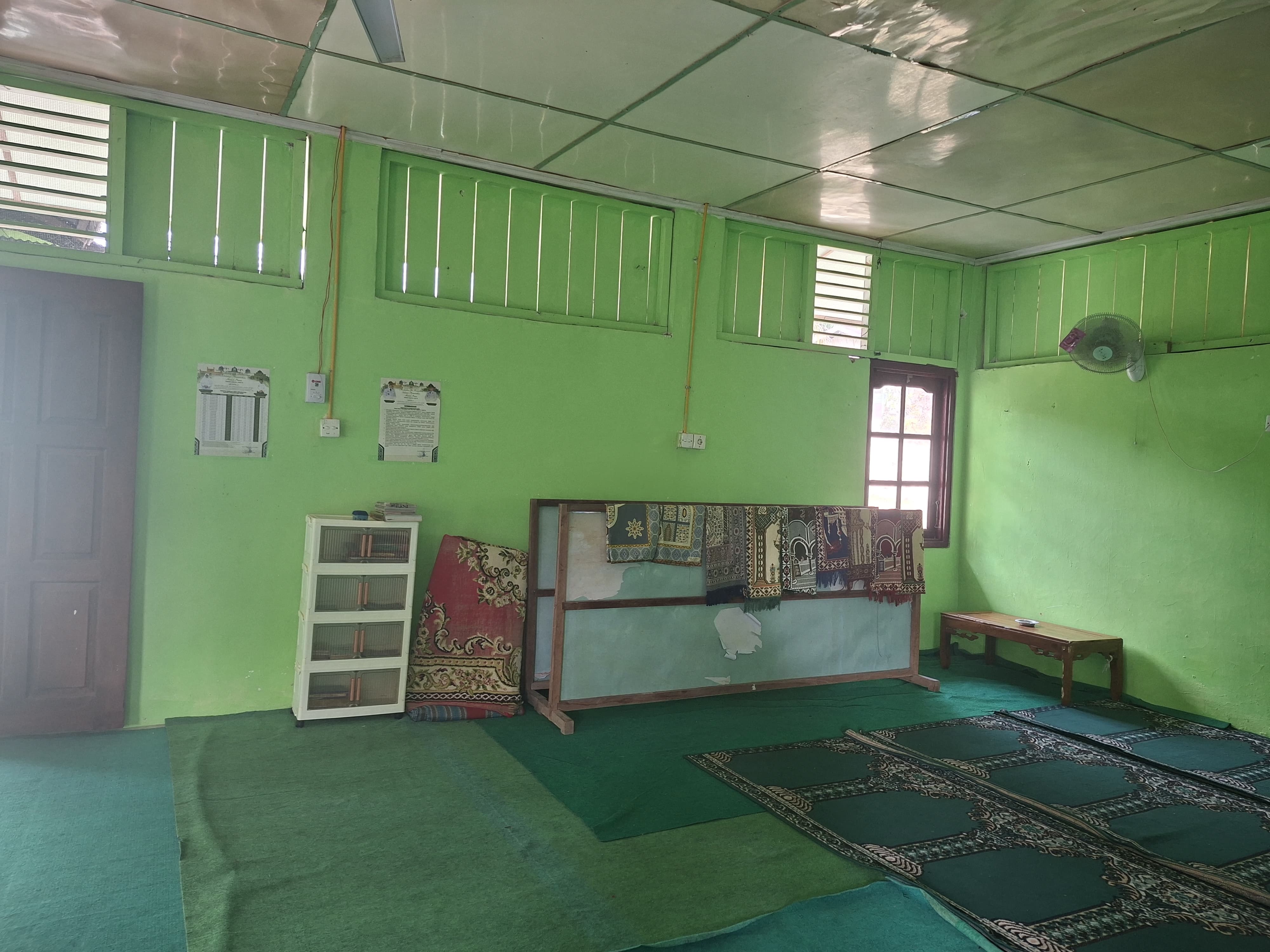 Dokumentasi kegiatan GERAKAN BERSIH-BERSIH MASJID DAN MUSHOLLA DI MASJID AT-TAQWA DAN MUSHOLLA MIFTAHUL HUDA