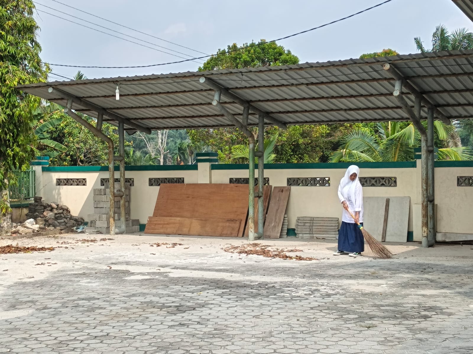 Dokumentasi kegiatan GERAKAN BERSIH-BERSIH MASJID DAN MUSHOLLA DI MASJID AT-TAQWA DAN MUSHOLLA MIFTAHUL HUDA