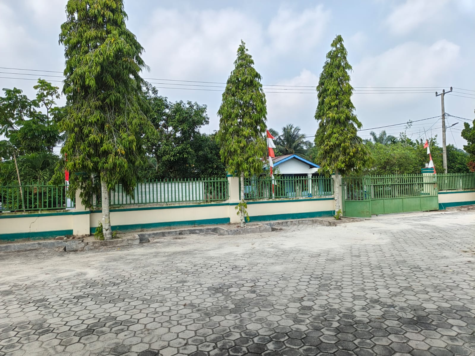 Dokumentasi kegiatan GERAKAN BERSIH-BERSIH MASJID DAN MUSHOLLA DI MASJID AT-TAQWA DAN MUSHOLLA MIFTAHUL HUDA