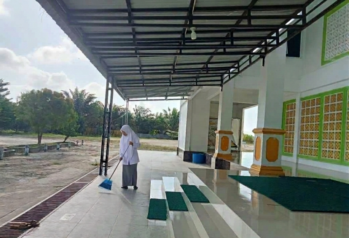 Dokumentasi kegiatan Gerakan Bersih-Bersih Masjid di Masjid Al Hidayah Pada Pondok Pesantren Tahfidz Nur Hidayah