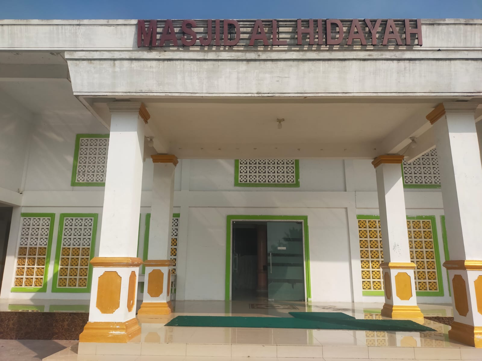 Gerakan Bersih-Bersih Masjid di Masjid Al Hidayah Pondok Pesantren Tahfidz Nur Hidayah, Kecamatan Dayun — Aksi Seluruh Santri/Siswa SMP dan MA Nur Hidayah, dan seluruh bapak/ibu guru/serta ustad/ustadzah