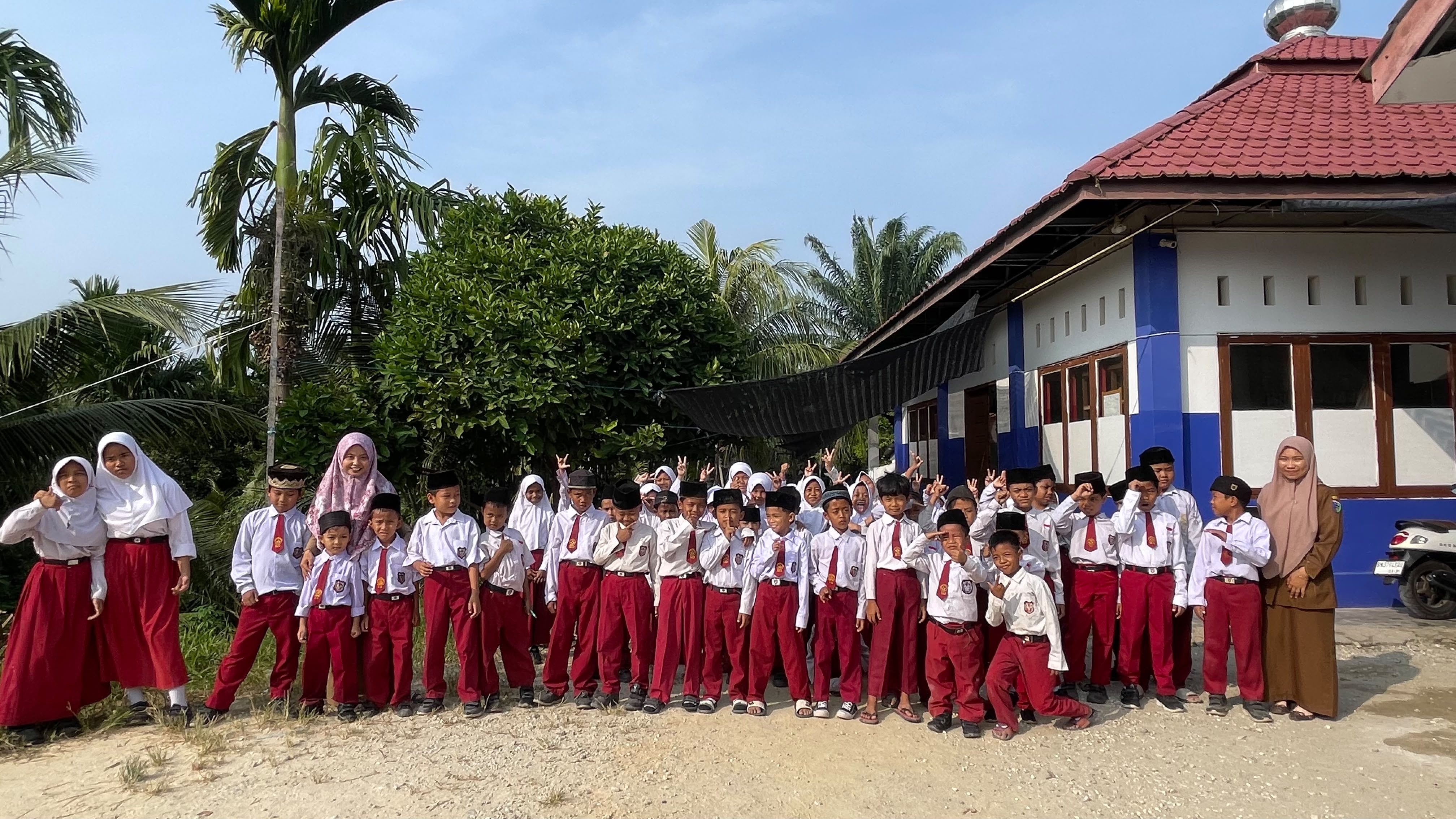Dokumentasi kegiatan Program  GEBERMAS (gerakan pembersihan mesjid Al fauzan yahya Tualang )