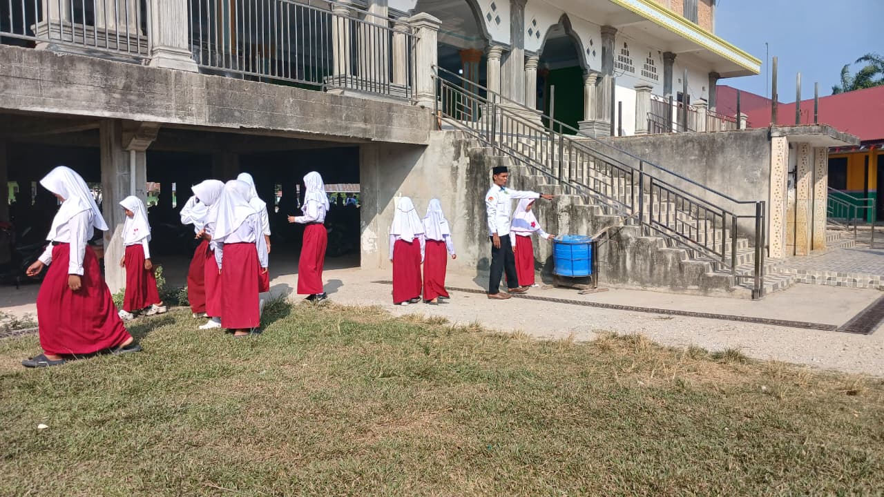 Dokumentasi kegiatan Bersih bersih Majid Baitul Muttaqien