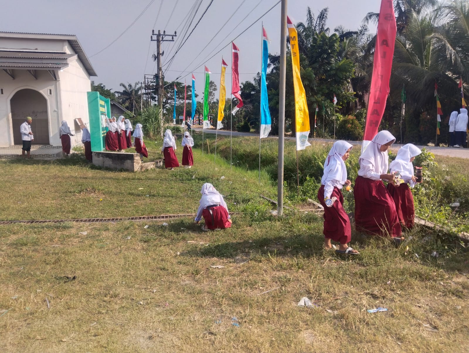 Dokumentasi kegiatan Bersih bersih Majid Baitul Muttaqien