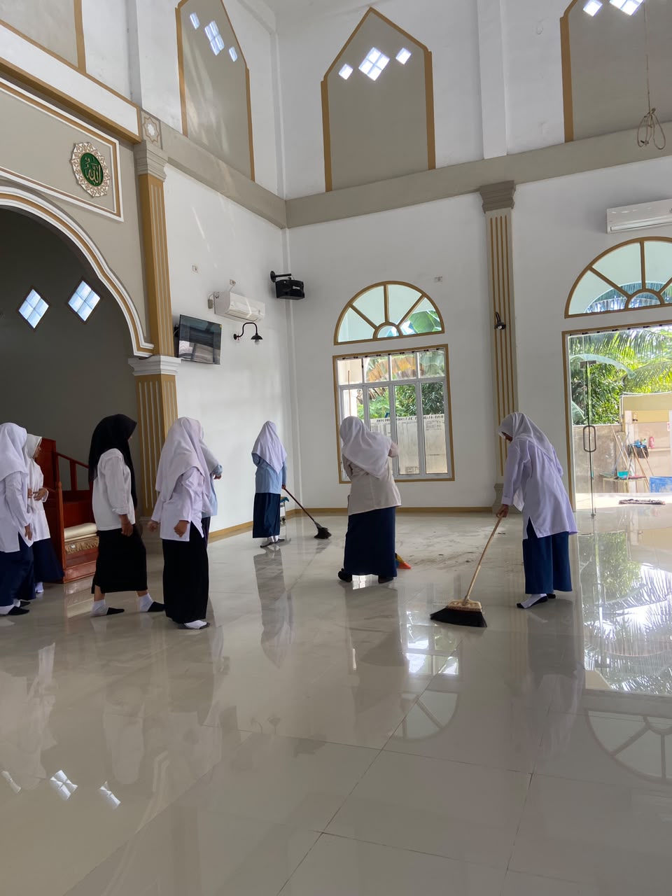 Dokumentasi kegiatan GERAKAN BERSIH-BERSIH MASJID AR-RAHMAN KEC.KANDIS