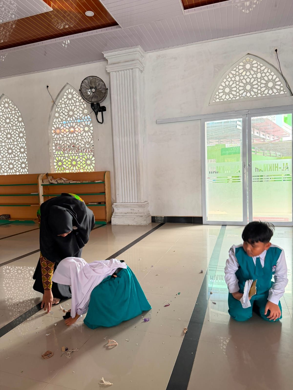 Dokumentasi kegiatan GERAKAN BERSIH-BERSIH MASJID ( GEBERMAS )