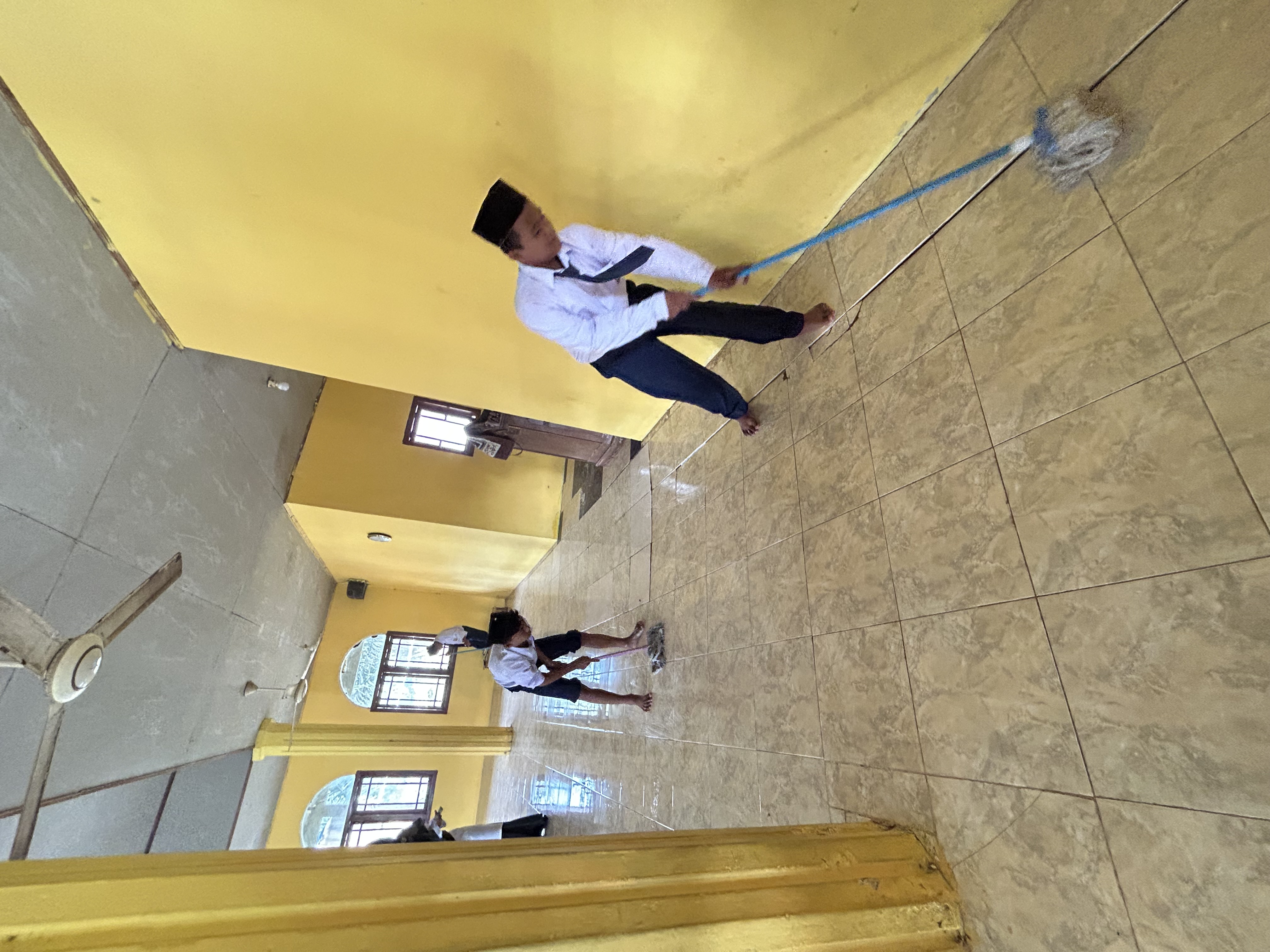 Dokumentasi kegiatan Gerakan Bersih-bersih masjid di Masjid Al-Falah Jatibaru