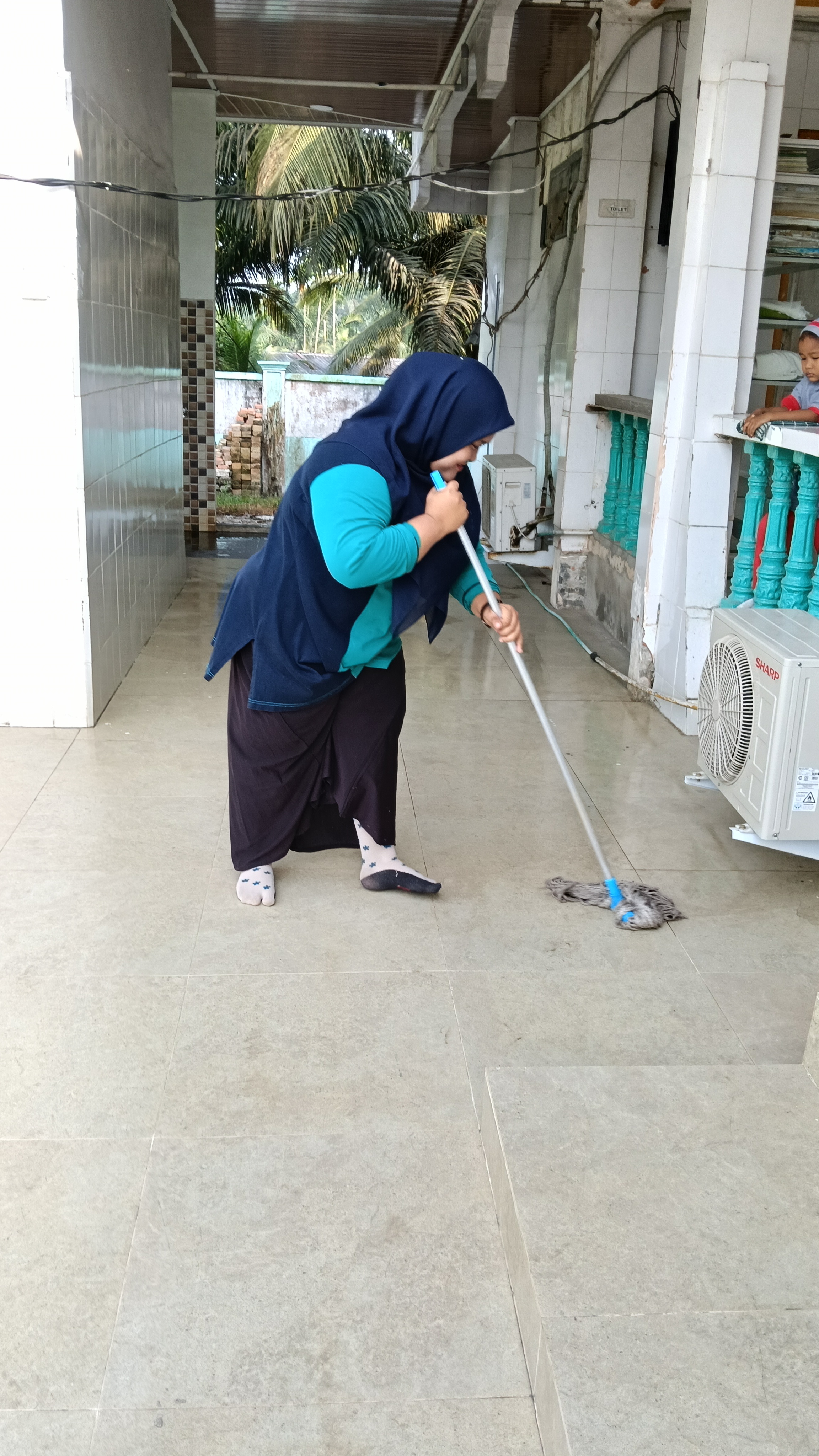 Dokumentasi kegiatan Gerakan bersih bersih masjid Ubudiyah PKS/Kebun SeI Buatan