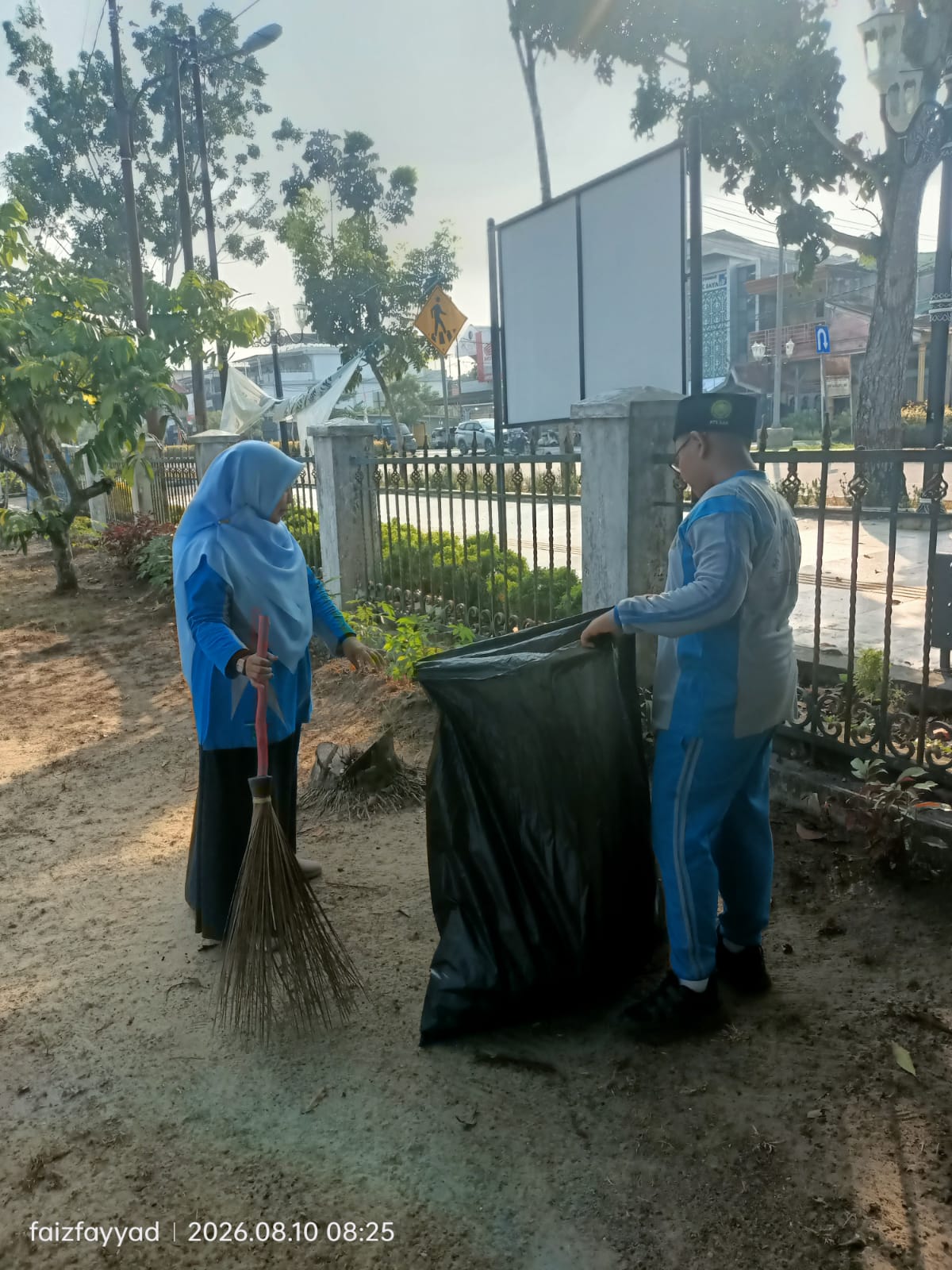 Dokumentasi kegiatan Gerakan Bersih-Bersih Masjid (GERMAS) di Lingkungan Masjid Al-Fattah