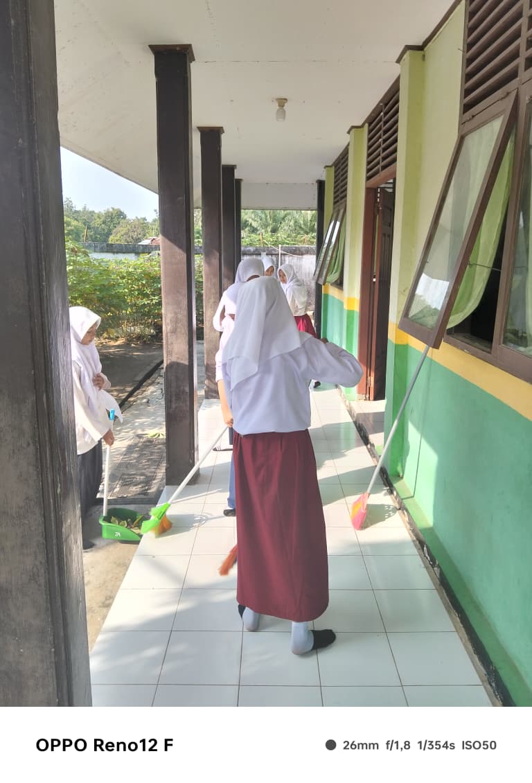 Dokumentasi kegiatan Gerakan Bersih-Bersih Masjid Masjid