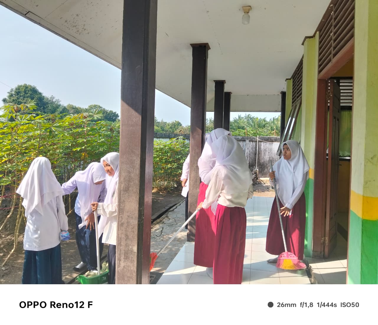 Dokumentasi kegiatan Gerakan Bersih-Bersih Masjid Masjid