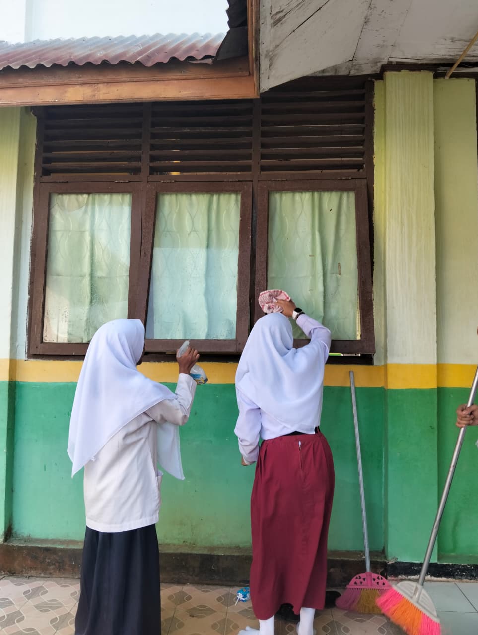 Dokumentasi kegiatan Gerakan Bersih-Bersih Masjid Masjid