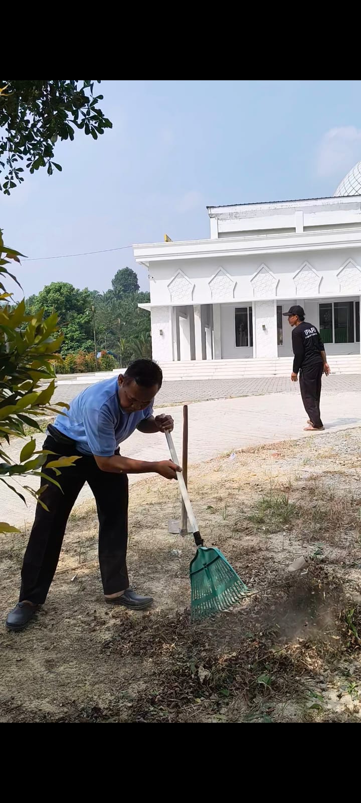 Dokumentasi kegiatan GEBER MASJID (Gerakan Bersih-Bersih Masjid) di Masjid Sabilul Jannah Batin Ahmad dang Kecamatan Kerinci Kanan