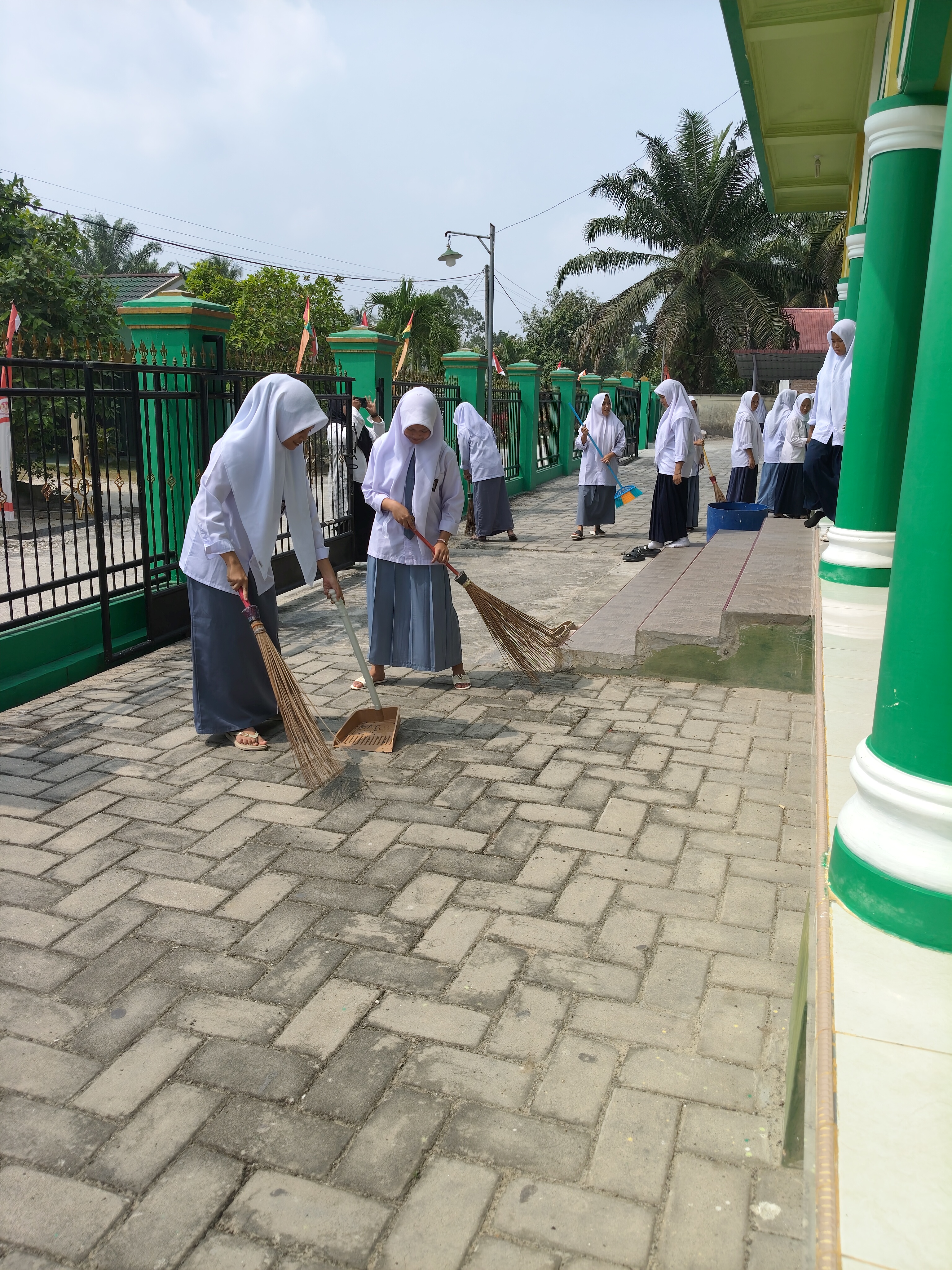 Dokumentasi kegiatan Bersih - bersih masjid Al-ikhlas