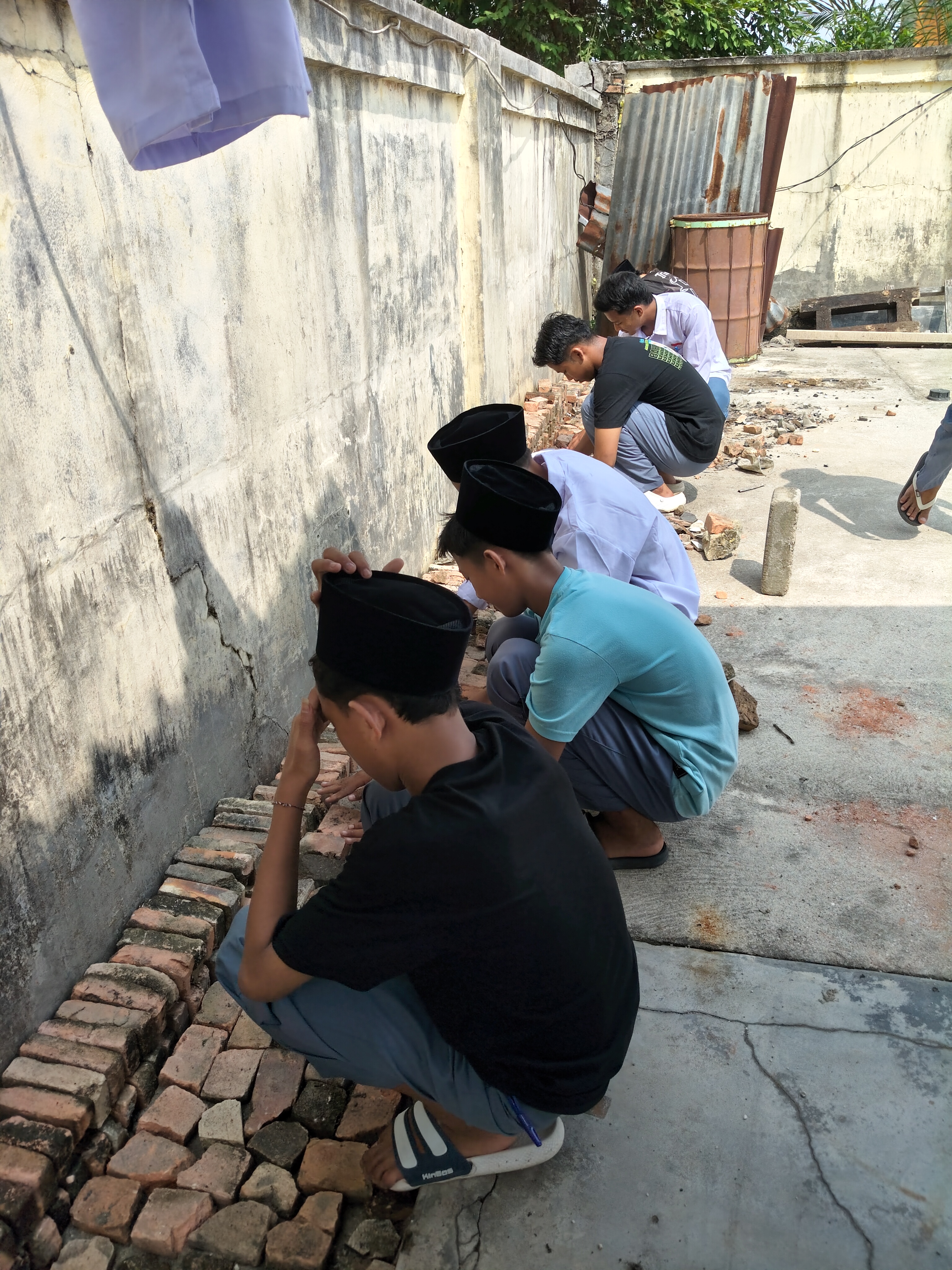 Dokumentasi kegiatan Bersih - bersih masjid Al-ikhlas