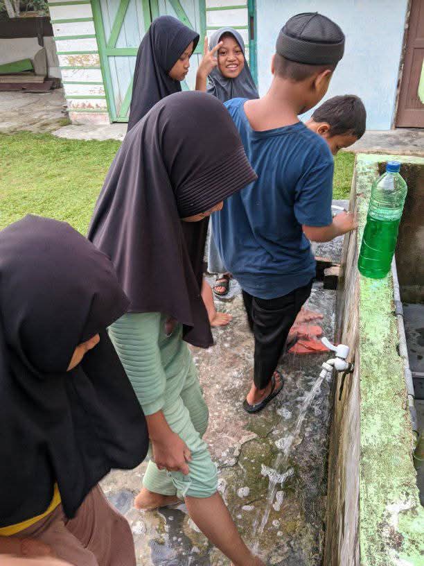 Dokumentasi kegiatan Gerakan Bersih-Bersih Masjid di Masjid Nurul Huda Kampung Sam Sam, Kec. Kandis