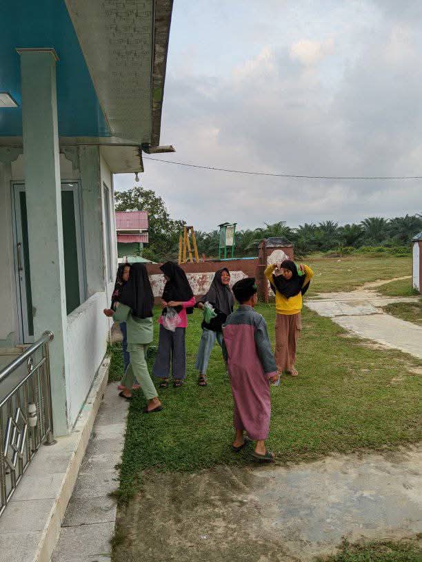 Dokumentasi kegiatan Gerakan Bersih-Bersih Masjid di Masjid Nurul Huda Kampung Sam Sam, Kec. Kandis