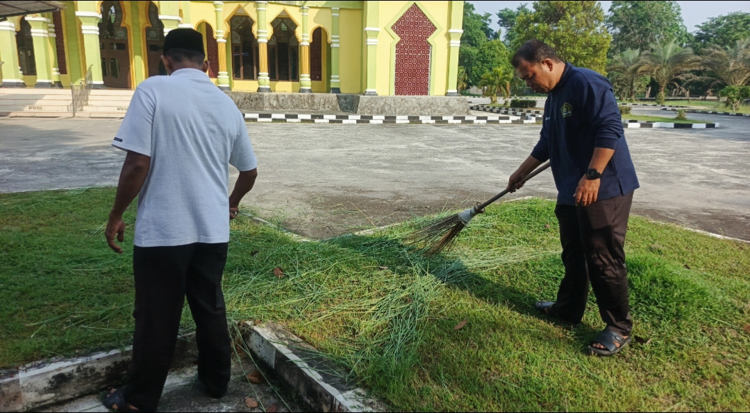 Dokumentasi kegiatan Bersama Menjaga Kebersihan Masjid