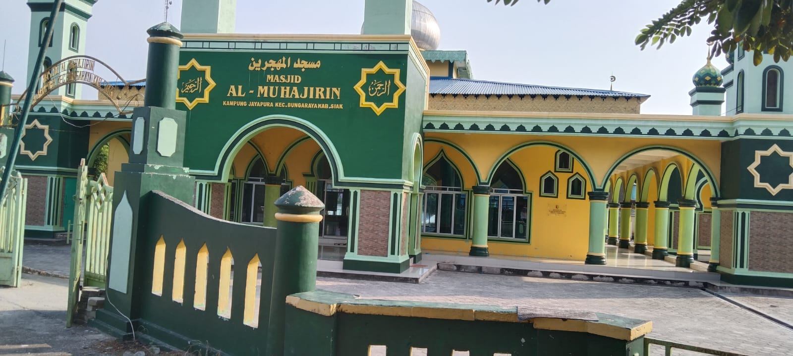Dokumentasi kegiatan Gerakan Bersih-Bersih Masjid (GEBER MAS) di Kecamatan Bungaraya (Masjid Al-Muhajirin Jayapura, Masjid Robitotul Abidin Jayapura, Masjid Al-Muhajirin Bungaraya, Masjid Nurul Huda Dayang Suri)