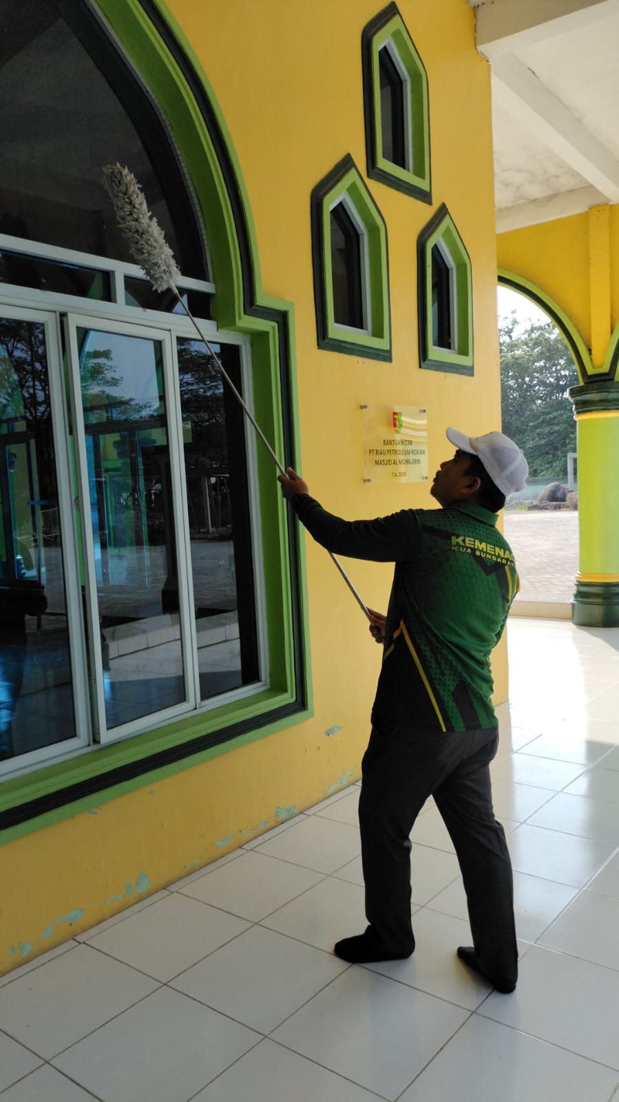Dokumentasi kegiatan Gerakan Bersih-Bersih Masjid (GEBER MAS) di Kecamatan Bungaraya (Masjid Al-Muhajirin Jayapura, Masjid Robitotul Abidin Jayapura, Masjid Al-Muhajirin Bungaraya, Masjid Nurul Huda Dayang Suri)