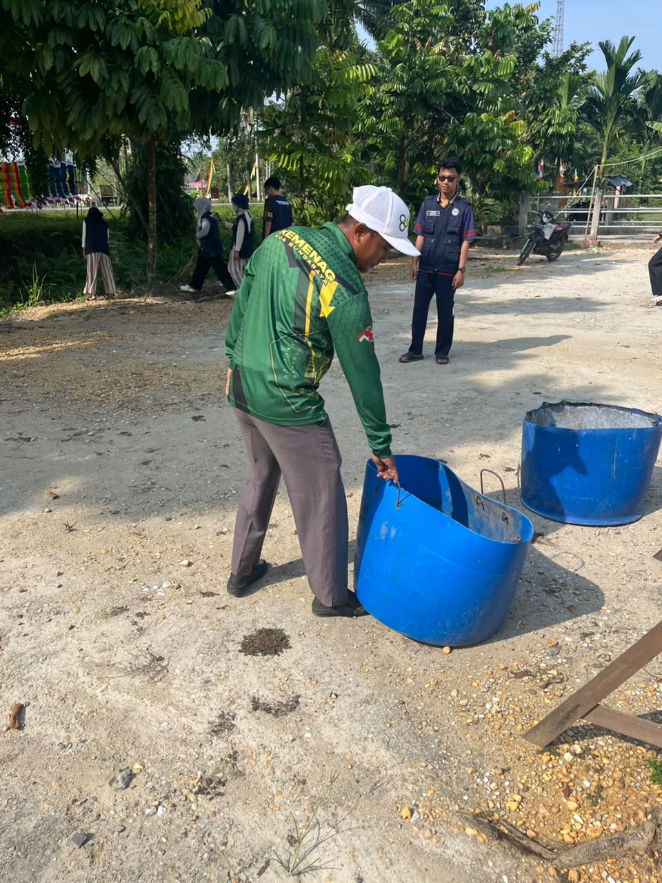 Dokumentasi kegiatan Gerakan Bersih-Bersih Masjid Al-Muhajirin Bungaraya
