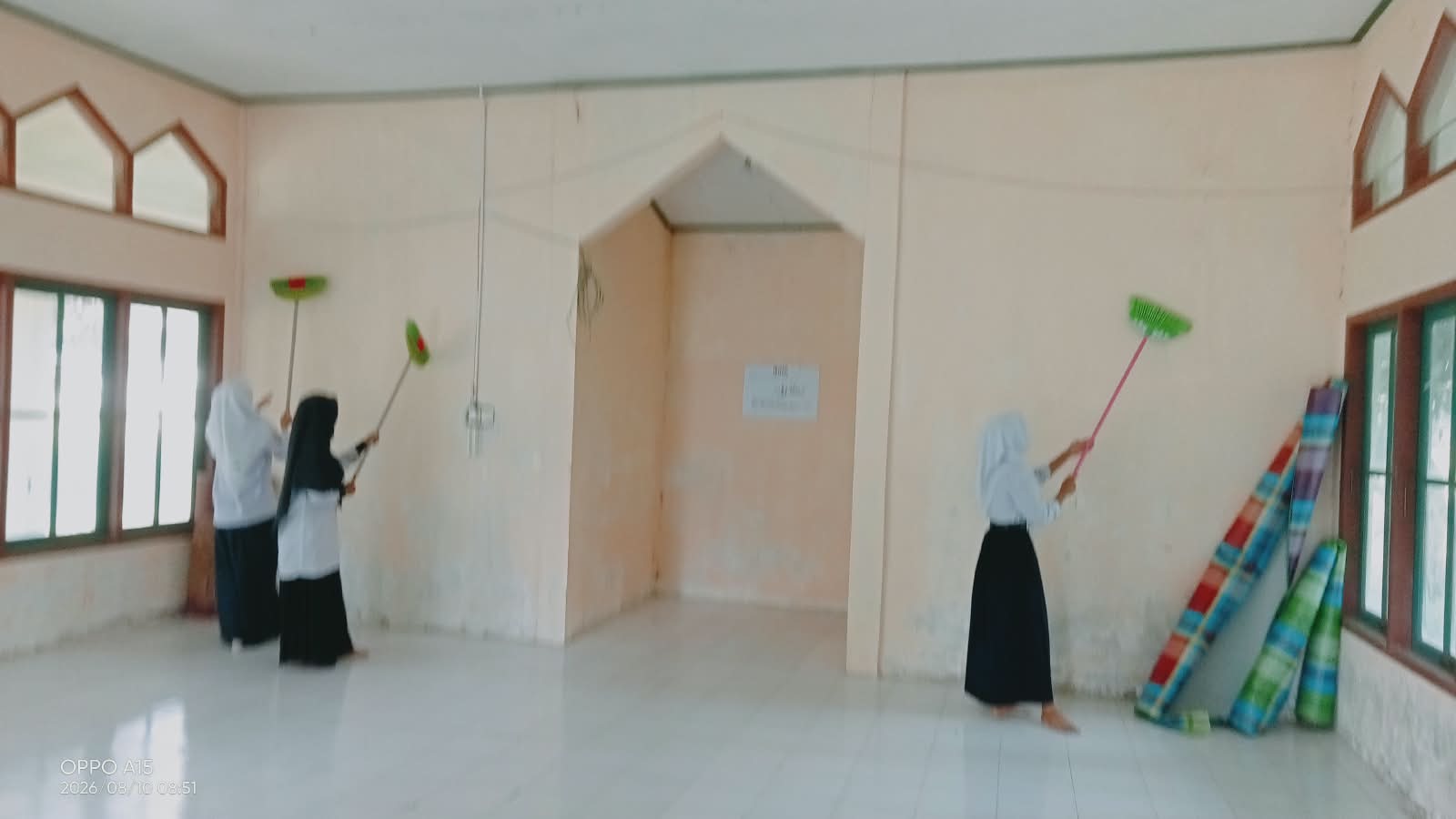 Dokumentasi kegiatan Gerakan Bersih - Bersih Musholla di Musholla Al-Ikhlas Kecamatan Sungai Apit
