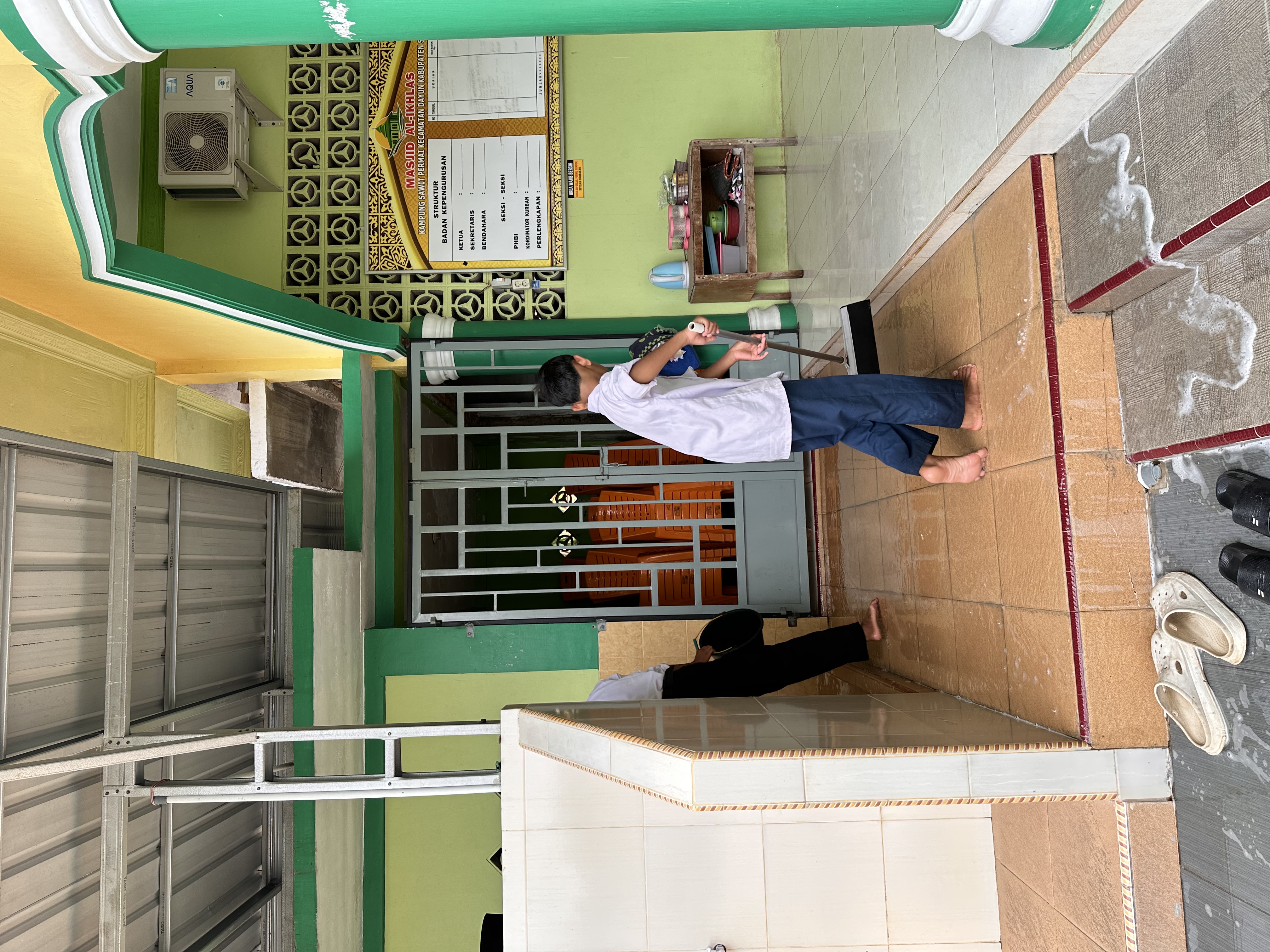 Dokumentasi kegiatan Gerakan Bersih-Bersih Masjid di Masjid Al-Ikhlas Sawit permai