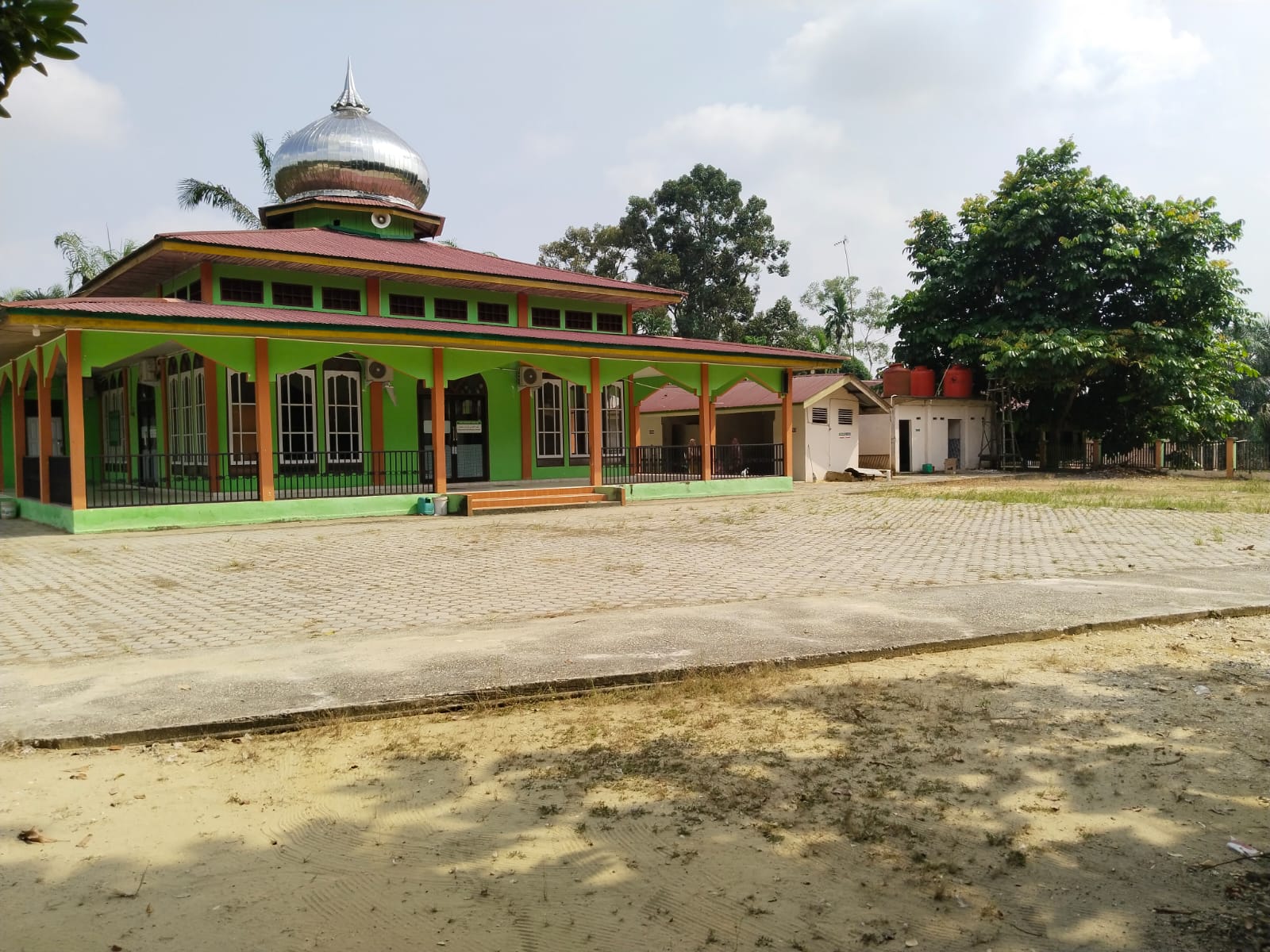 Dokumentasi kegiatan Gerakan Bersih-Bersih Masjid  di Masjid Al-Munawwaroh Kampung Olak Kecamatan Sungai Mandau