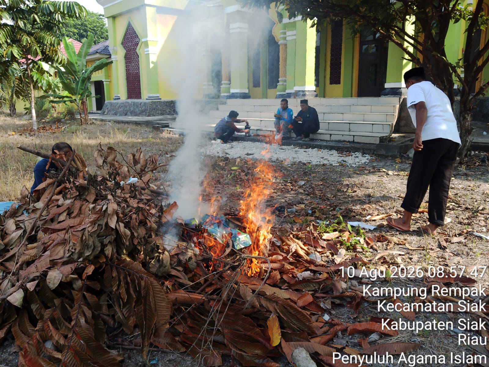 Dokumentasi kegiatan GEBER MAS (GERAKAN BERSIH-BERSIH MASJID)