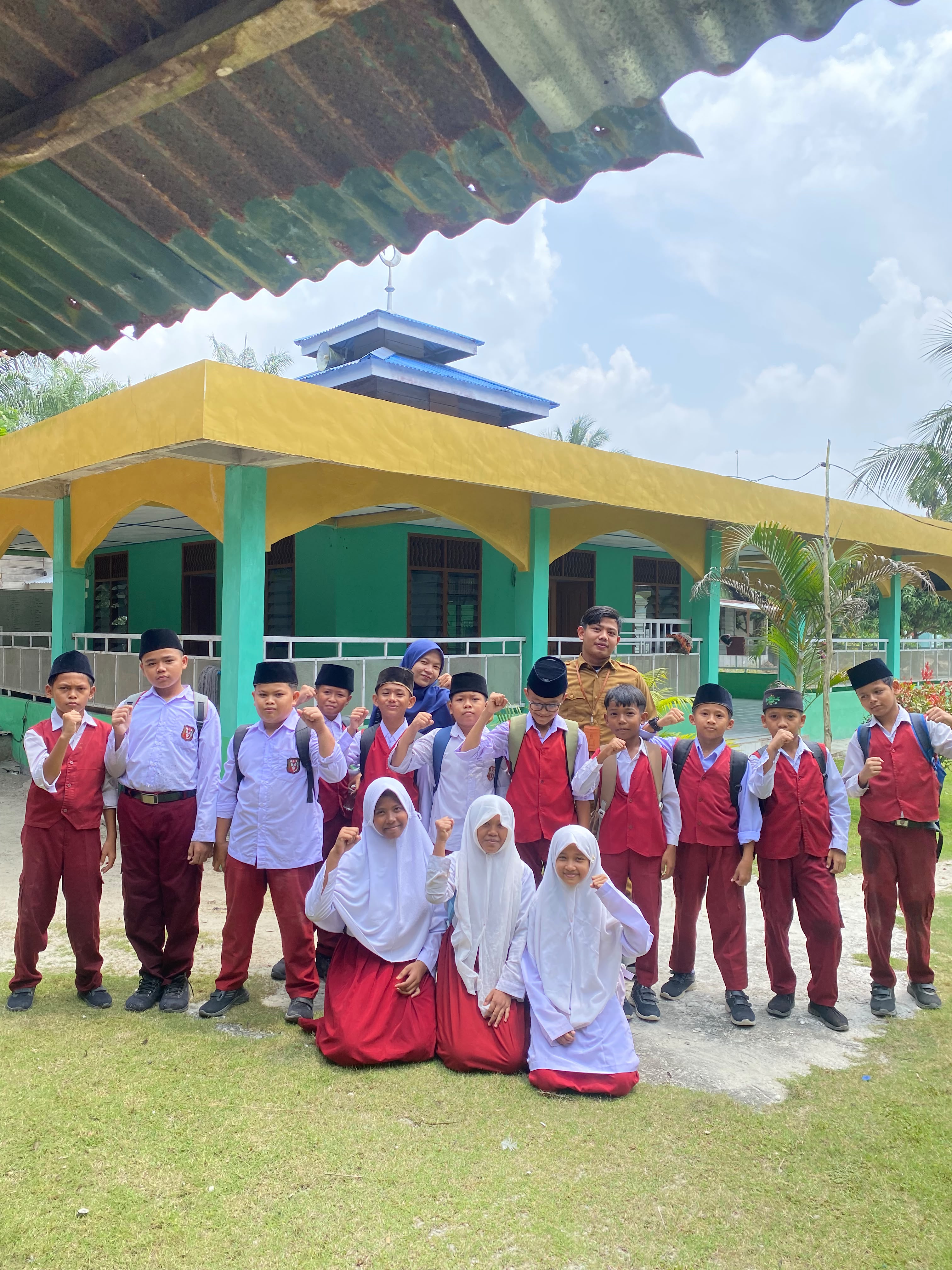 Gerakan Penghijauan di MIS AL FURQAN, Kecamatan Kandis — Aksi Kegiatan GEBER MAS di  mushola Nurul Hidayah  di kampung libo jaya