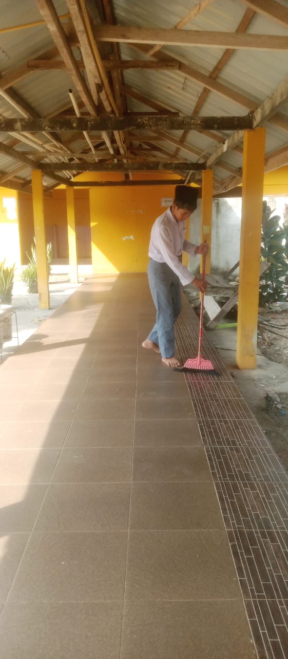 Dokumentasi kegiatan Gerakan Bersih bersih Masjid Al-Mustakim