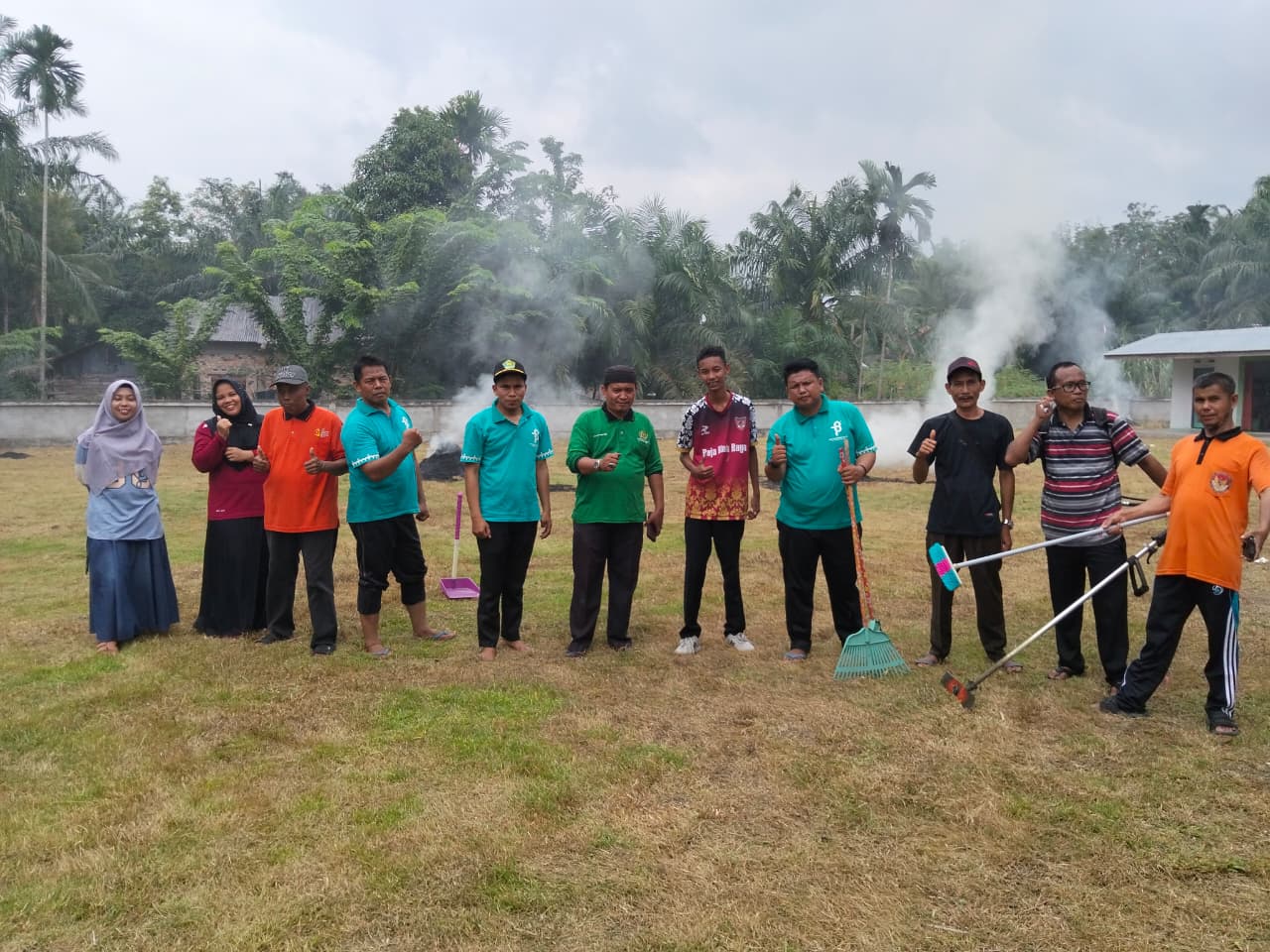 Gerakan Bersih-Bersih Masjid di Jl. Seliau Kelurahan Sungai Apit, Kecamatan Sungai Apit — Aksi Pengurus Masjid Dan Kua Kecamatan Sungai Apit