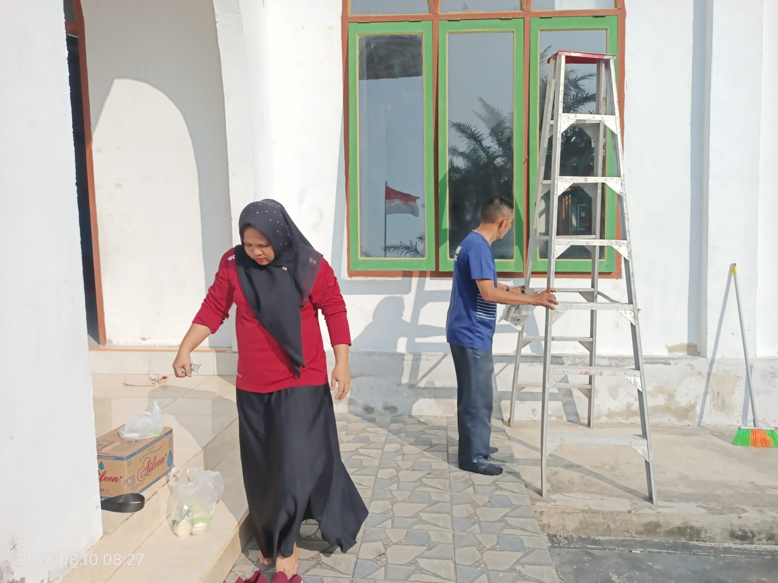 Dokumentasi kegiatan Membersihkan Masjid Al Furqon