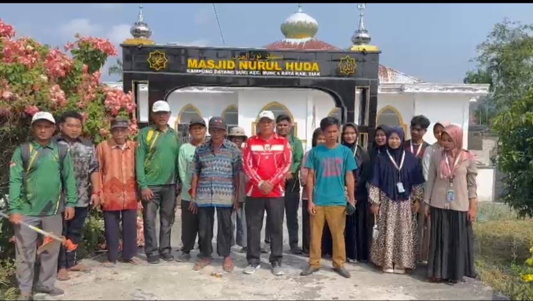 Gerakan Bersih-Bersih Masjid di Nurul Huda, Kecamatan Bunga Raya — Aksi Penyuluh Agama Islam KUA Bungaraya