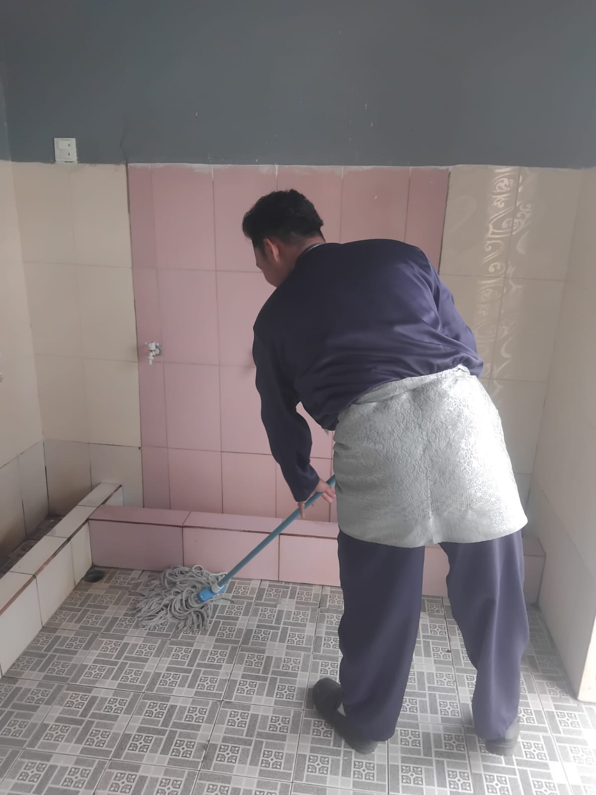 Dokumentasi kegiatan Gerakan Bersih-Bersih Masjid (GEBER MAS) di Kecamatan Sungai Mandau ( Mesjid Annum)