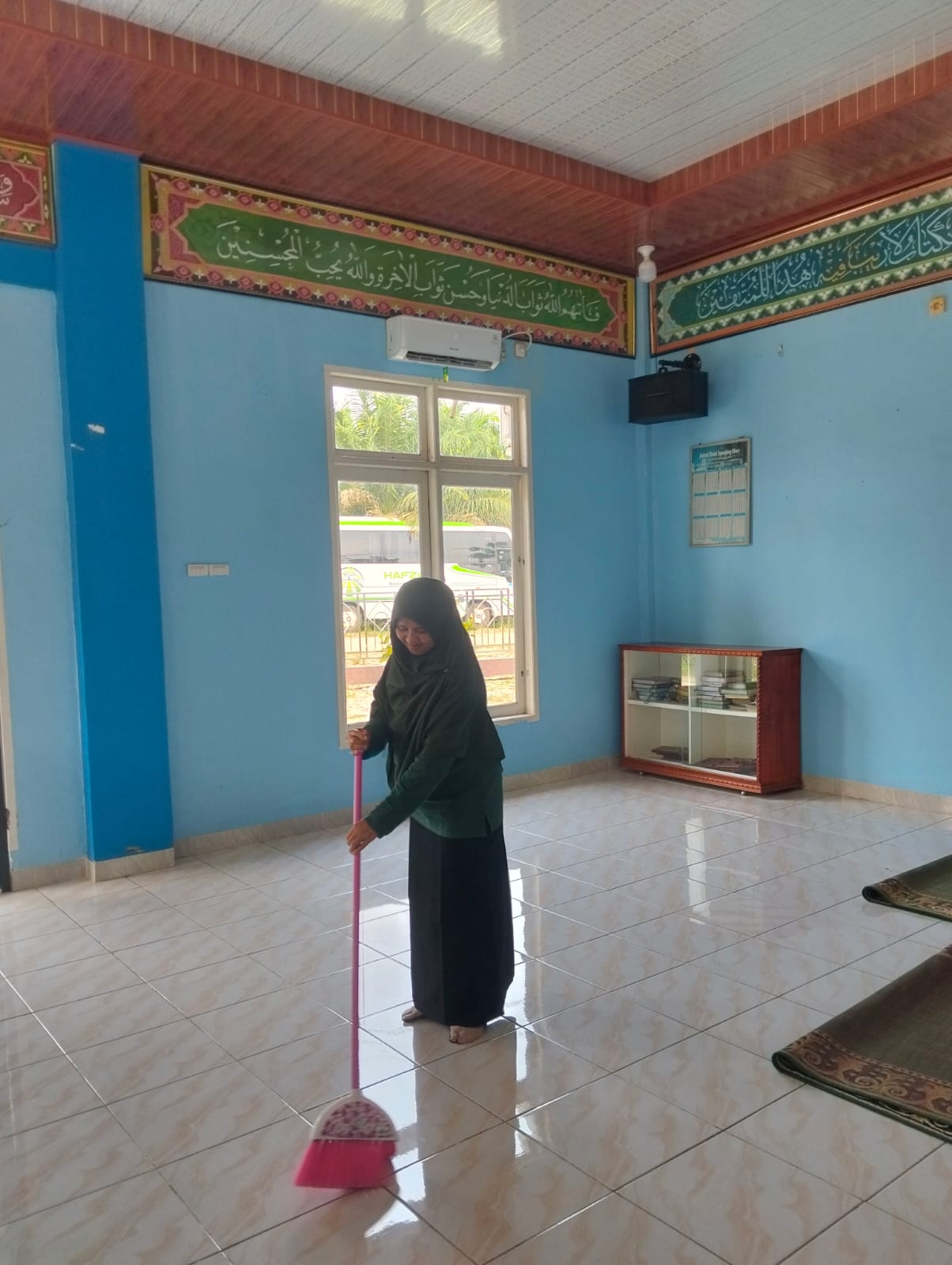 Dokumentasi kegiatan Gerakan Bersih-Bersih Masjid (GEBER MAS) di Kecamatan Sungai Mandau ( Mesjid Annum)