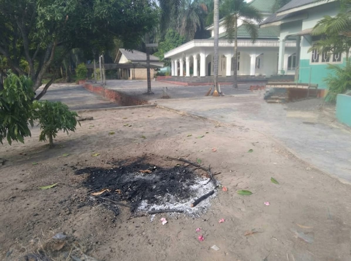 Dokumentasi kegiatan Gerakan Bersih-Bersih Masjid di Masjid Baitul Makmur Kampung Sialang Baru